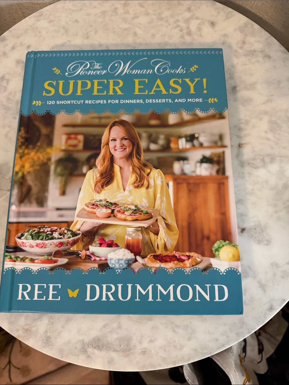 The Super Easy cookbook by the Pioneer woman Signed‎ by Ree
